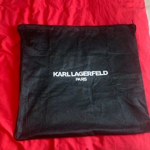 KarlLagerfeld dust bad